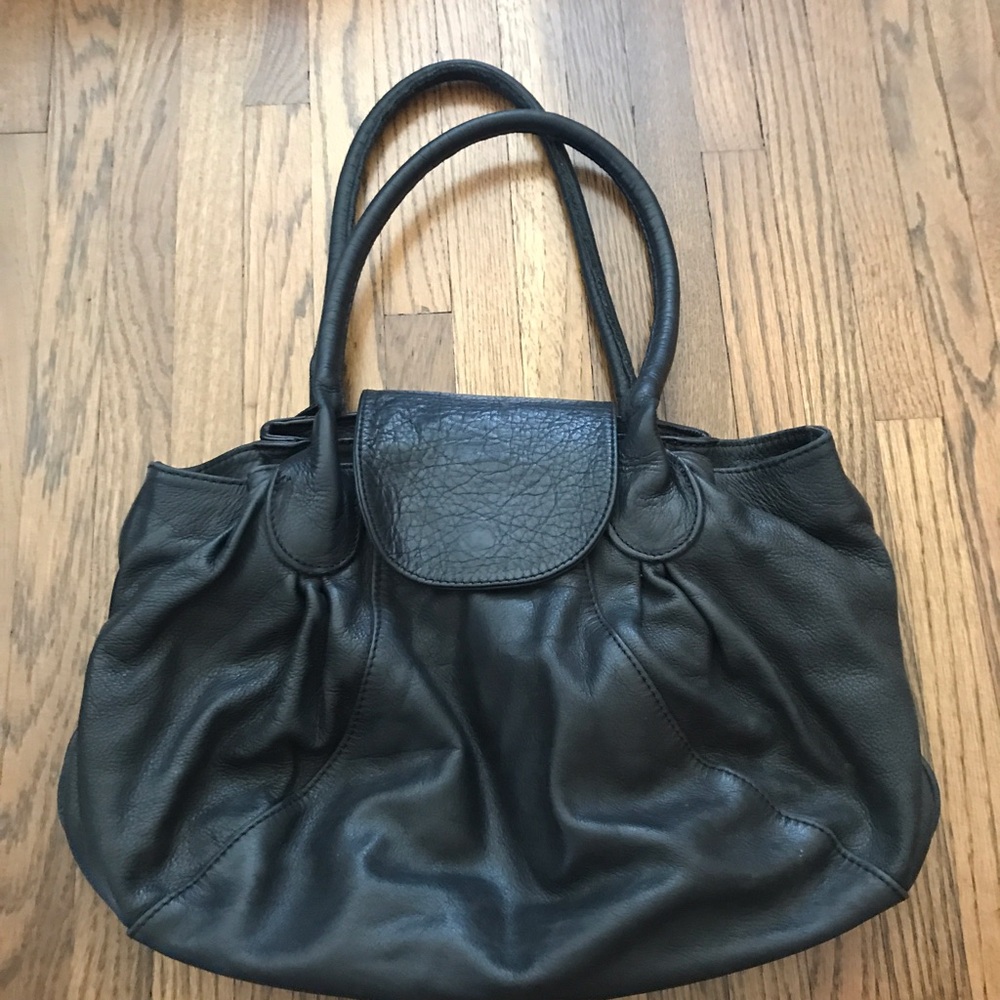 Elegant Black Leather Shoulder Bag